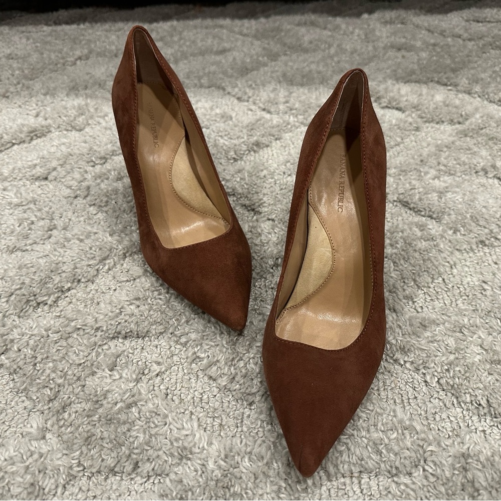 Banana Republic Brown Suede Pumps 7.5